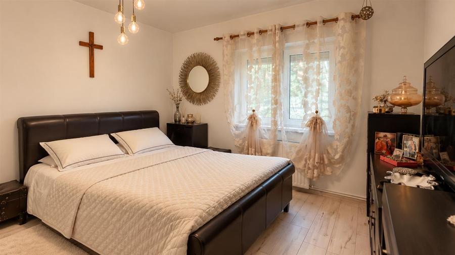 Apartament cu 3 camere decomandat în Răcădău