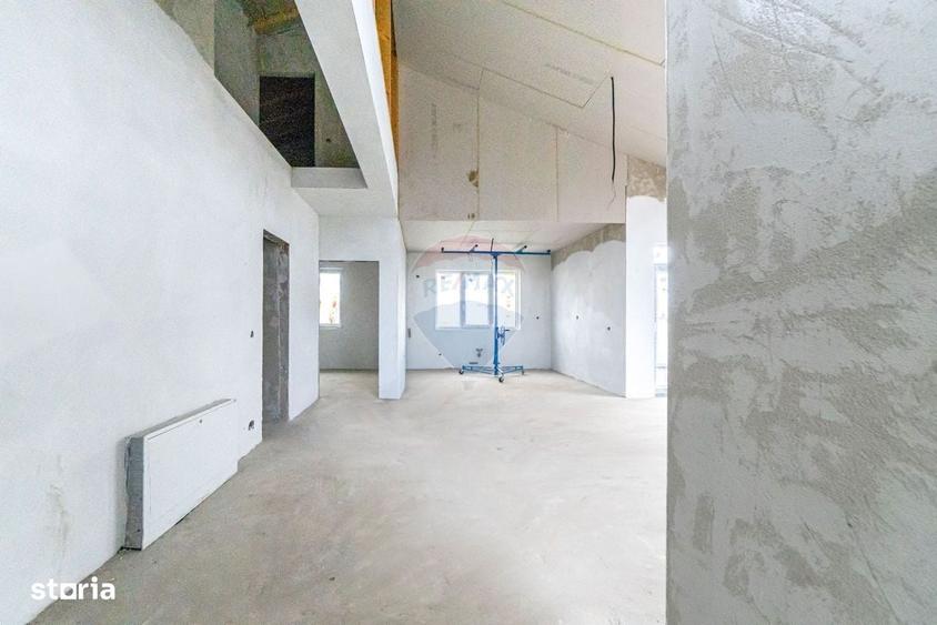 Casă cu 4 camere cu Teren 800 Mp în Sânpetru