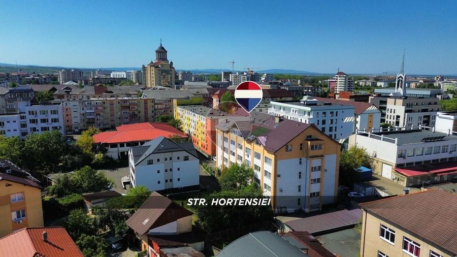 Apartament cu 6 camere decomandat, mobilat în Central