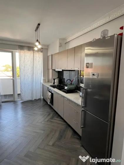 Apartament cu 3 camere semidecomandat în Apahida