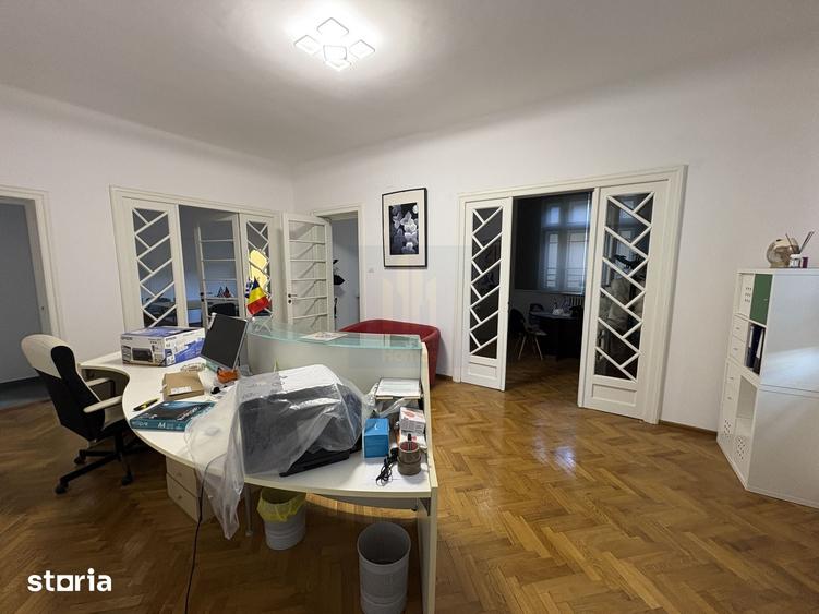 Casă cu 9 camere cu Teren 300 Mp în Eminescu