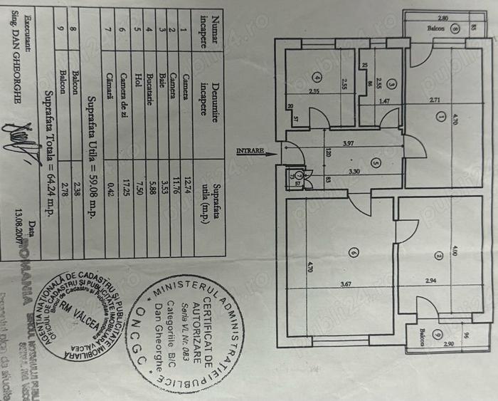 Apartament cu 3 camere semidecomandat în 1 Mai