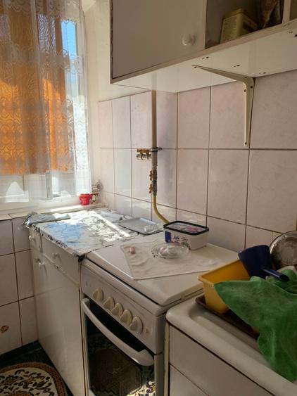 Apartament cu 3 camere semidecomandat în Km 4-5