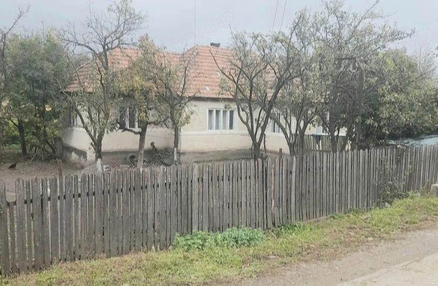 Casă cu 4 camere cu Teren 32 Mp în Deda