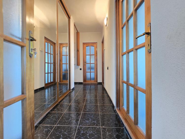 Apartament cu 4 camere decomandat în Lujerului