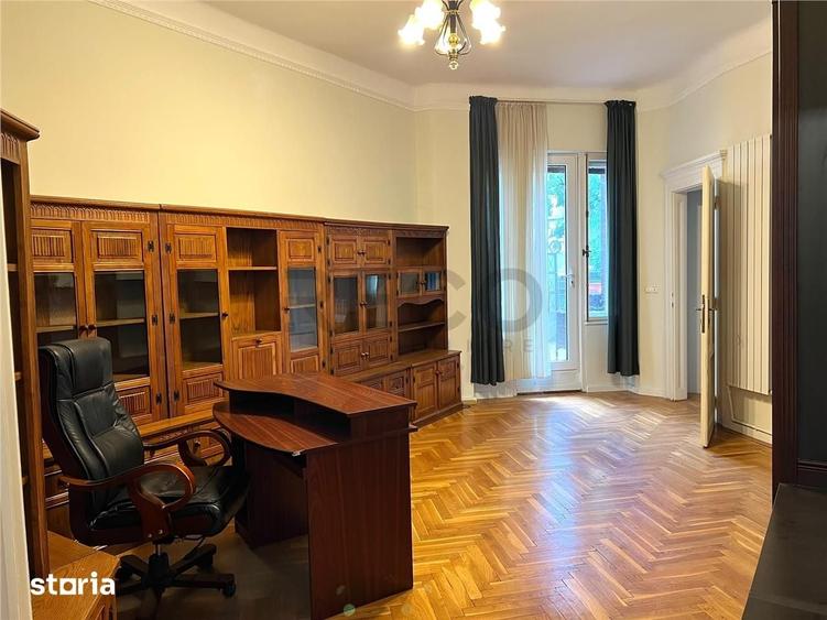 Apartament cu 4 camere semidecomandat în Central