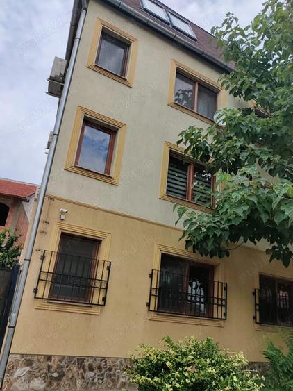 Apartament cu 4 camere decomandat în Central