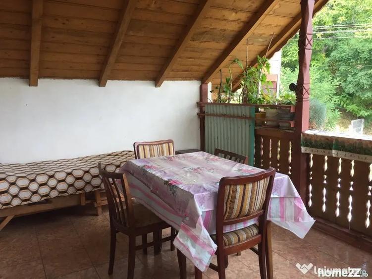Casă cu 5 camere cu Teren 1007 Mp în Aranghel