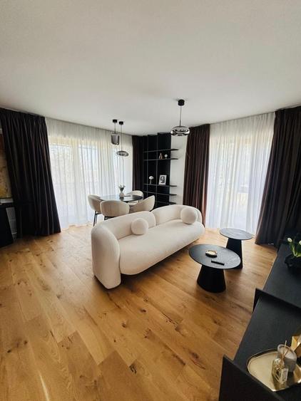 Apartament cu 3 camere, mobilat în P-ța Unirii