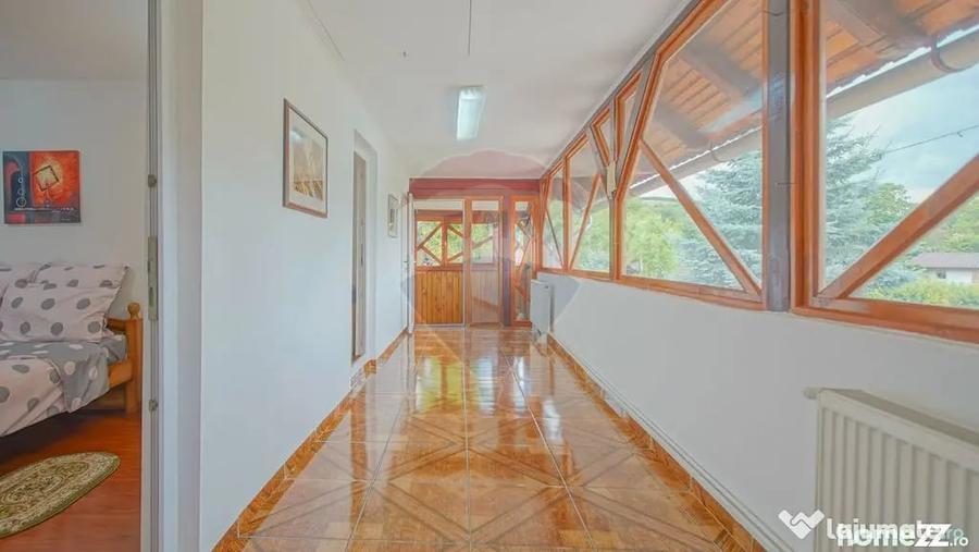 Casă cu 7 camere cu Teren 800 Mp în Purcăreni