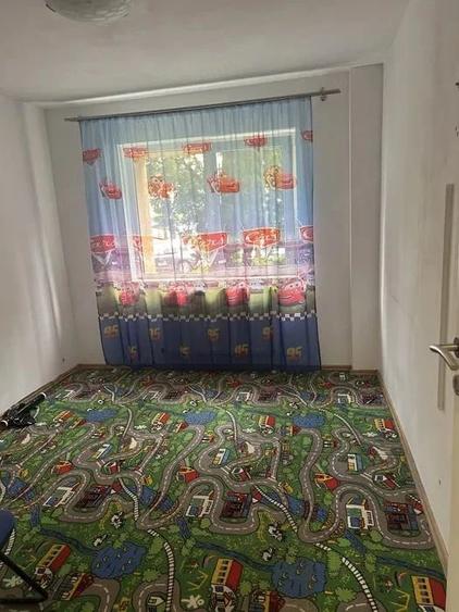 Apartament cu 3 camere decomandat în Astra