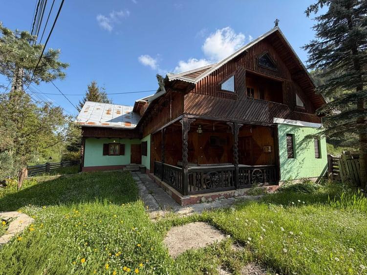 Casă cu 4 camere în Central