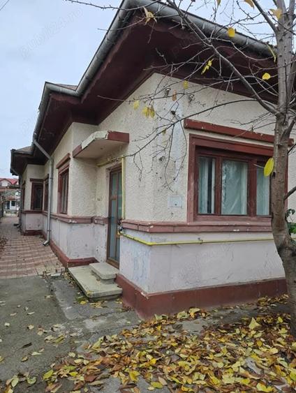 Casă cu 4 camere cu Teren 177 Mp în Mihai Bravu