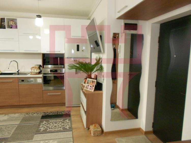 Apartament cu 2 camere semidecomandat, mobilat în Central