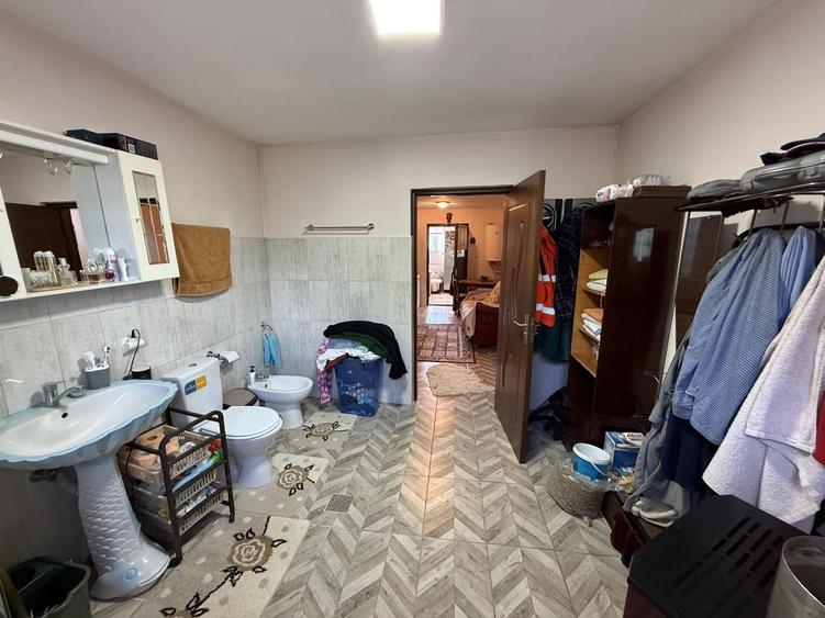 Casă individuală cu 4 camere cu Canalizare în Provița de Sus