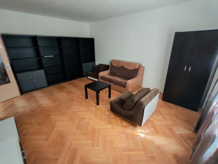 Apartament cu 3 camere decomandat, mobilat în Nerva Traian