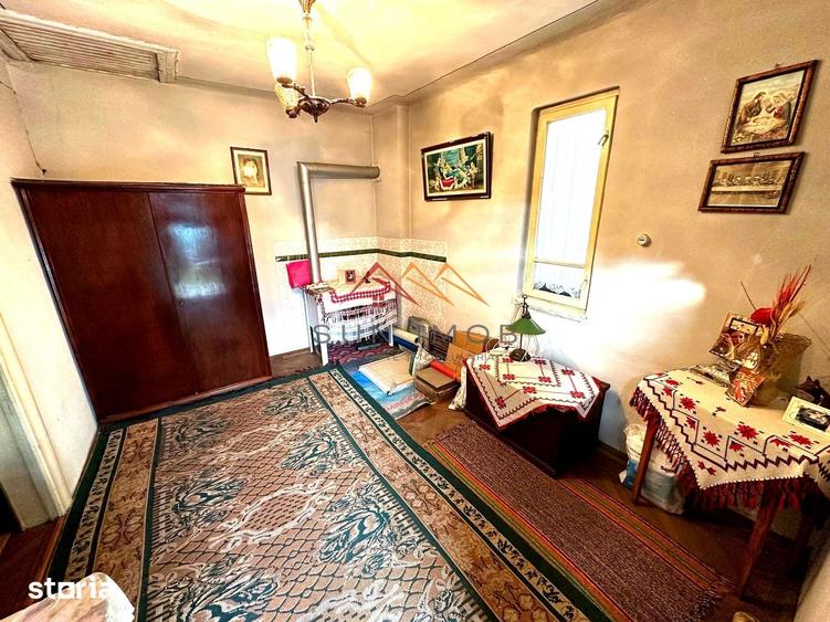 Casă cu 3 camere semidecomandat cu Teren 356 Mp în Central