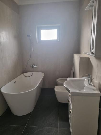 Casă cu 4 camere în Moșnița Nouă