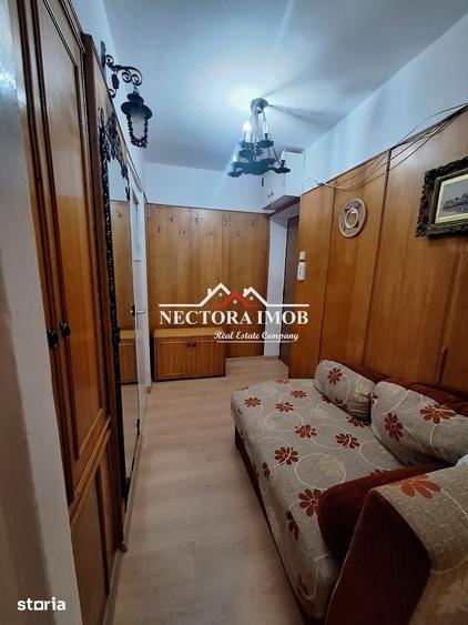 Apartament cu 3 camere semidecomandat în Rogerius