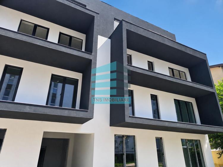 Apartament cu 4 camere decomandat în Titan
