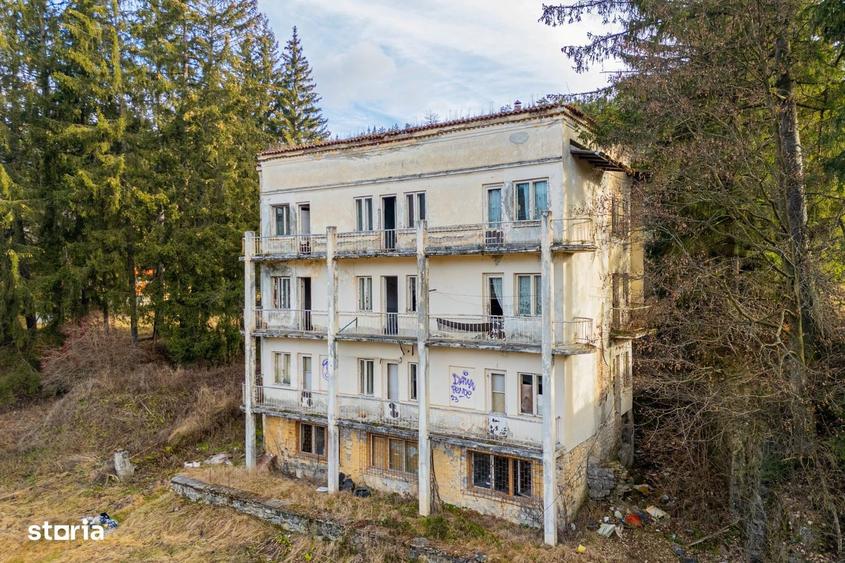 Spațiu comercial, de 936 mp, în Piața