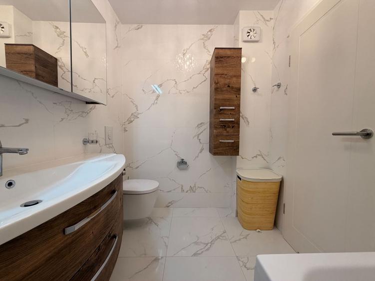 Apartament cu 4 camere decomandat, mobilat în Unirii