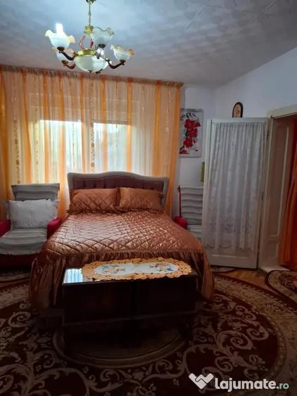 Casă cu 4 camere în Ghioroc