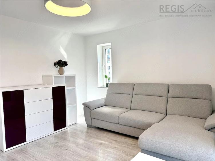 Apartament cu 3 camere decomandat în Tractorul