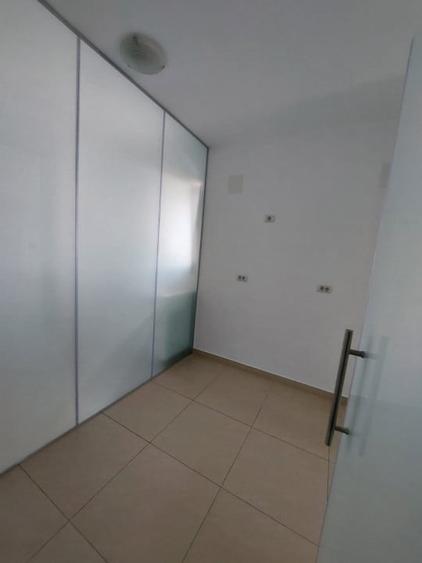 Birou, de 103 mp, în Delfinariu
