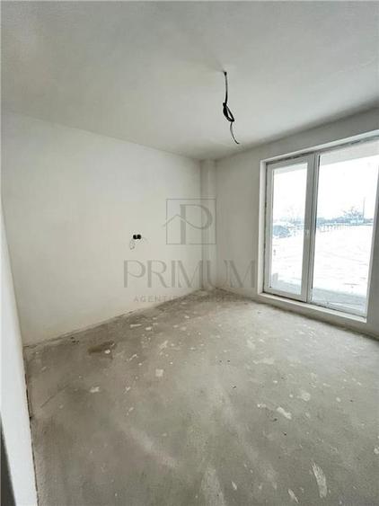 Apartament cu 3 camere semidecomandat în Torontalului