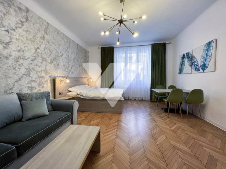 Apartament cu 2 camere semidecomandat, mobilat în Central