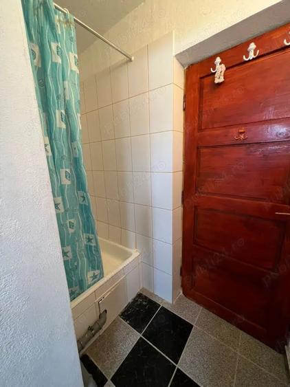Casă cu 6 camere cu Teren 233 Mp în Central