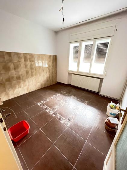 Casă cu 4 camere cu Teren 250 Mp în Traian
