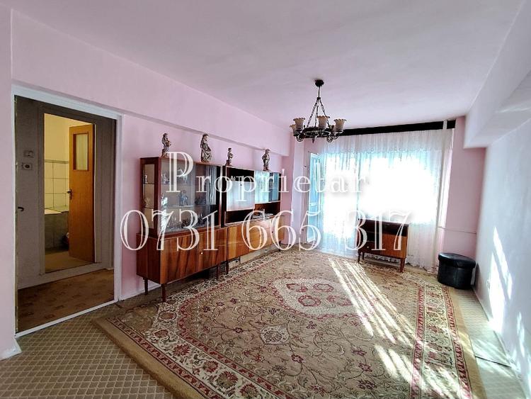Apartament cu 3 camere semidecomandat în Tei