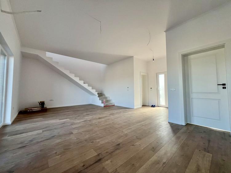 Casă cu 3 camere cu Teren 216 Mp în Săcălaz