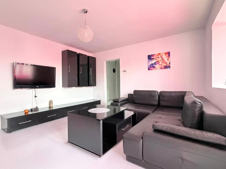 Apartament cu 3 camere decomandat în Girocului