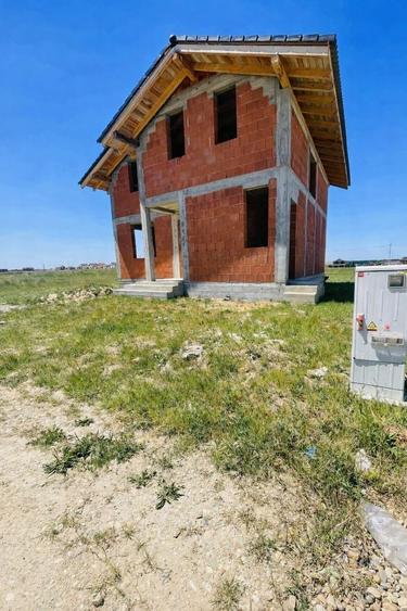 Casă individuală cu 4 camere cu Canalizare în Cihei