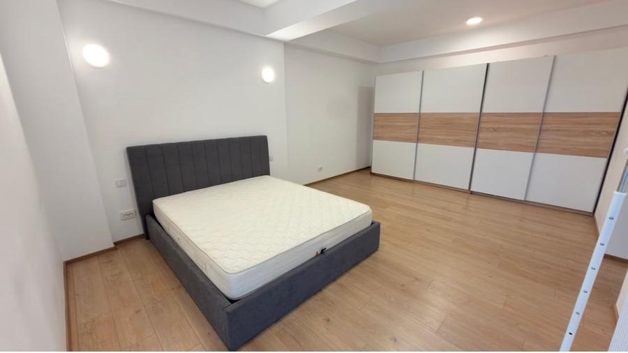 Casă individuală cu 5 camere cu Canalizare în Central