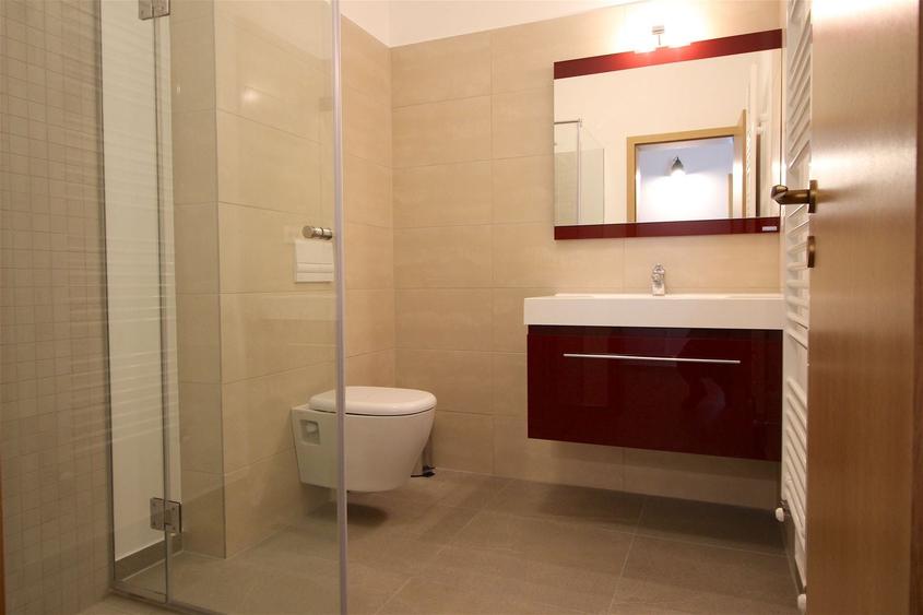 Apartament cu 3 camere decomandat, mobilat în Nord