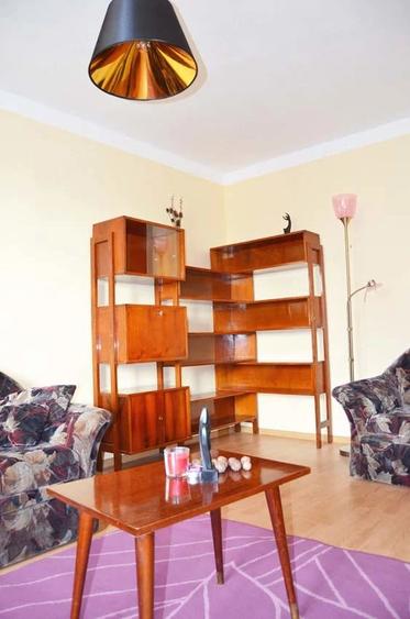 Apartament cu 4 camere decomandat în Republicii