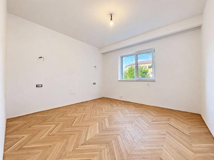 Apartament cu 3 camere decomandat în Lipovei