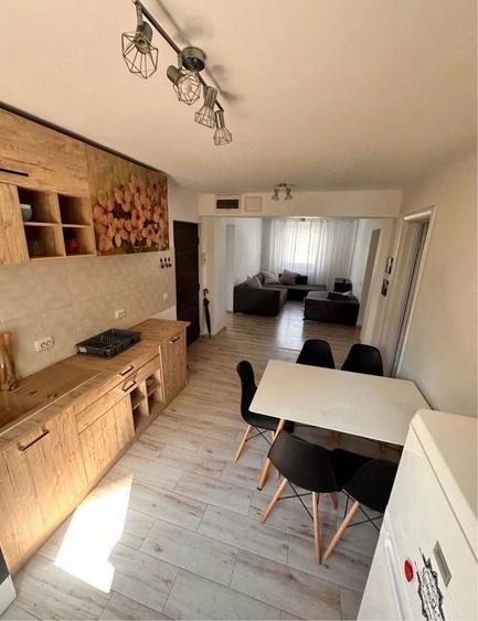 Apartament cu 4 camere decomandat, mobilat în Central