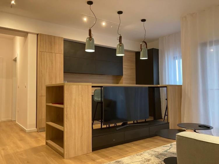 Apartament cu 2 camere decomandat, mobilat în Central