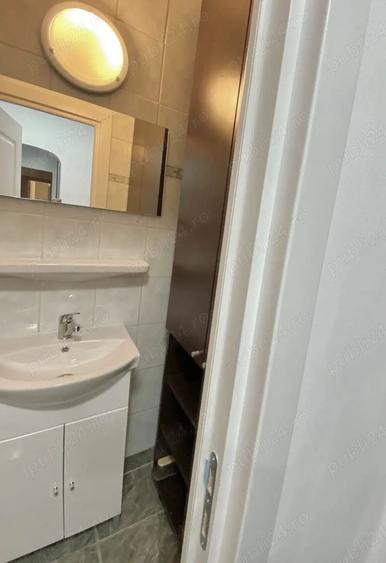Apartament cu 3 camere semidecomandat în 1 Decembrie