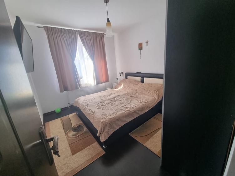 Casă cu 6 camere cu Canalizare în Tătărași