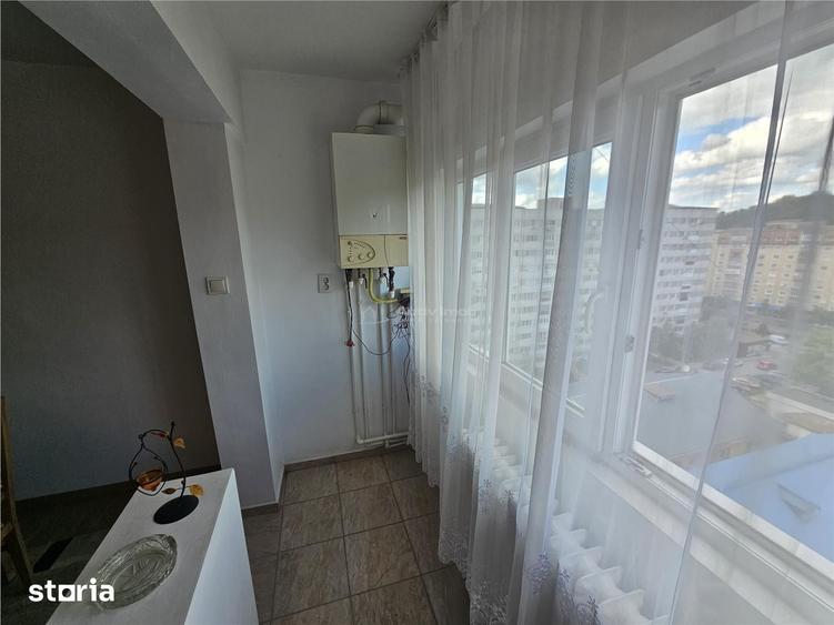 Apartament cu 3 camere semidecomandat în Central