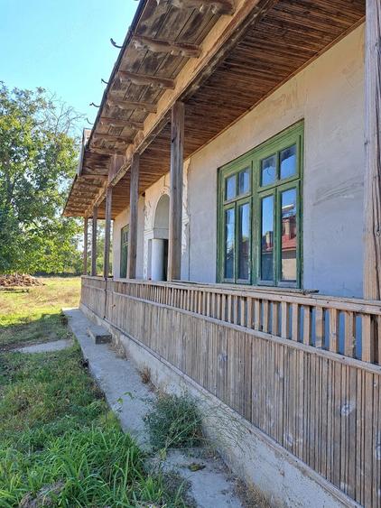 Casă cu 6 camere cu Teren 3000 Mp în Făcăeni