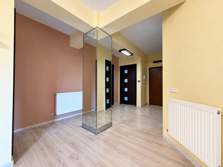 Apartament cu 4 camere decomandat, mobilat în Energia