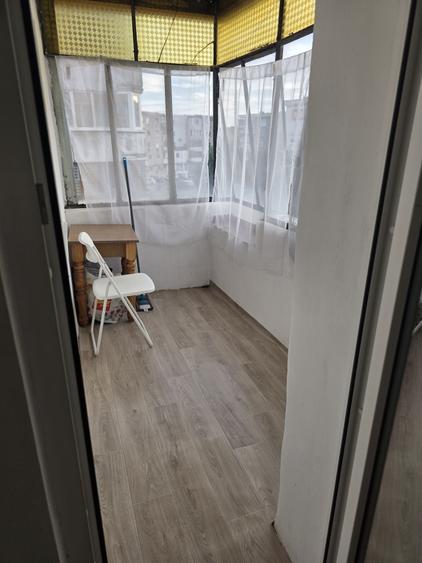 Inchiriez apartament 2 camere, decomandat, balcon, proaspat renovat, mobilat, utilat Arad, zona Aradul Nou vizavi de Gara, bloc reabilitat. - 6