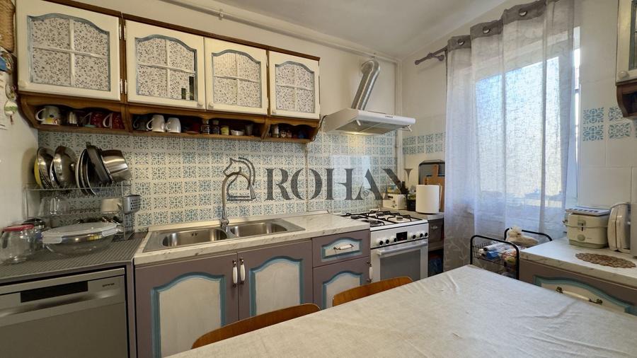 Apartament cu 3 camere decomandat în Cetate